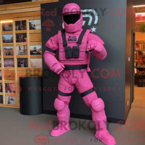 Postava maskota Pink Gi Joe...