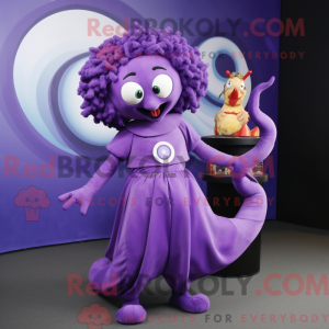 Personagem de máscara de...