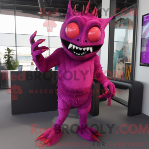 Maskotfigur af en magenta...
