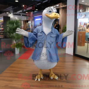 Postava maskota stříbrné...