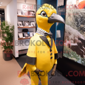 Maskotkarakter af en gul...