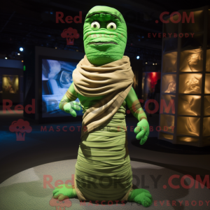 Personagem de máscara de...