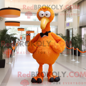 Postava maskota oranžového...