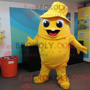 Postava maskota žluté ryby...
