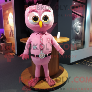 Maskottchen einer rosa Eule...