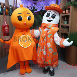 Maskotkarakter af en orange...