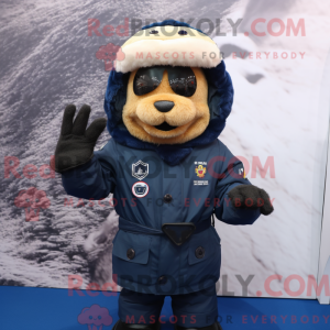 Maskotfigur af en Navy Para...