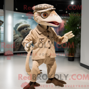 Maskotkarakter af en beige...