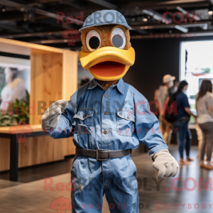 Personagem de máscara de...