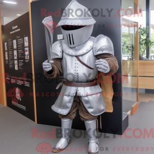 Maskot karakter af en sølv...