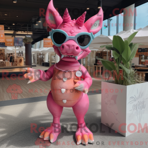 Personagem de máscara de...