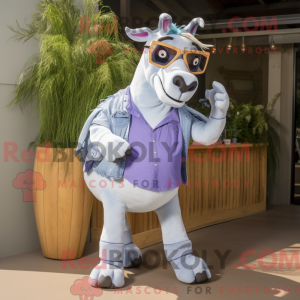Personagem de máscara de...