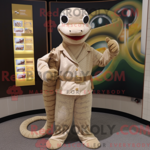Maskotfigur af en beige...