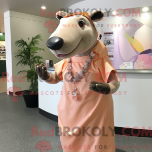 Personagem de máscara de...