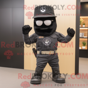 Postava maskota Black Para...