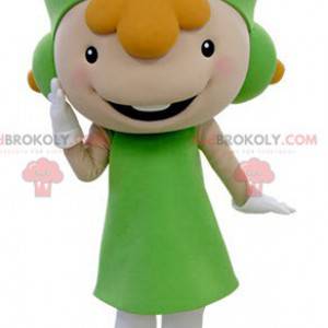 Mascotte de fille rousse habillée d'un uniforme vert -