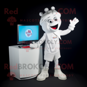 Postać w kostiumie maskotki...