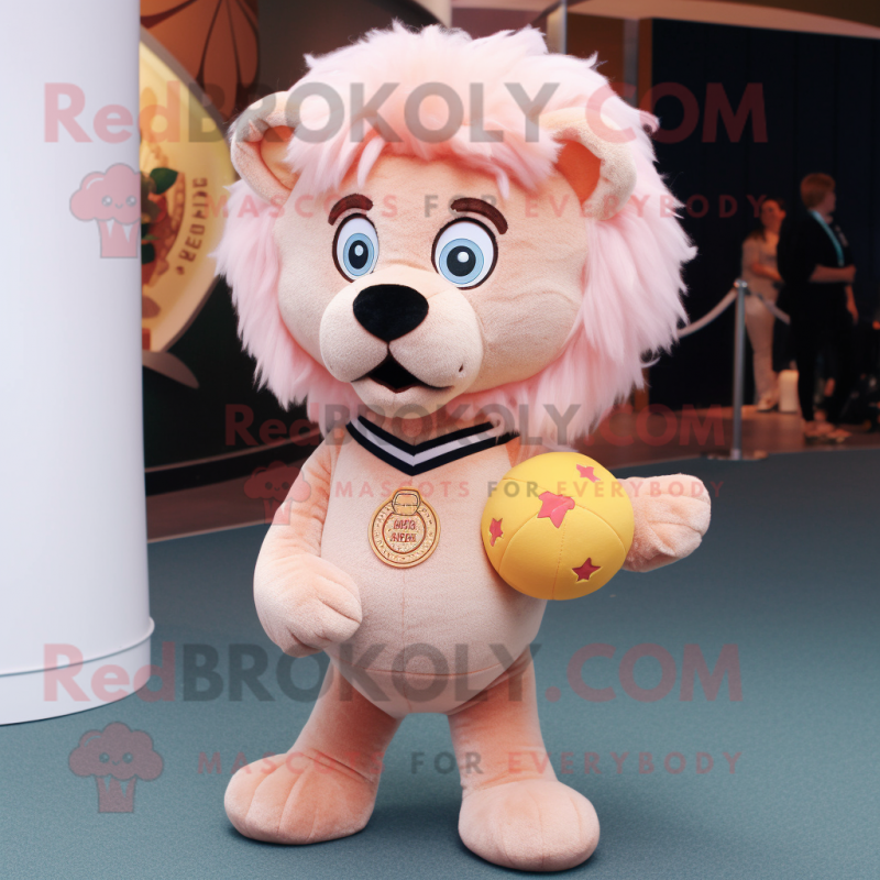 Personagem de fantasia de mascote Peach Lion vestido com um jeans skinny e  anéis