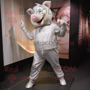 Postava maskota stříbrného...