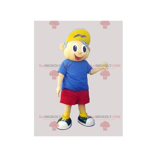 lille dreng maskot i shorts t-shirt og kasket - Redbrokoly.com