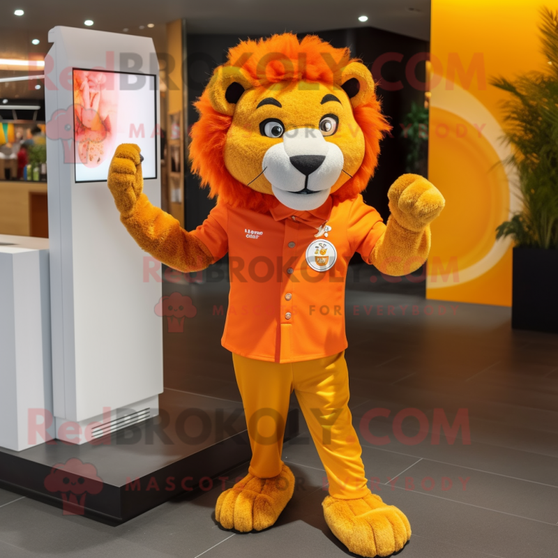 Personagem de fantasia de mascote Orange Lion vestido com um vestido Shift  e Smartwatches