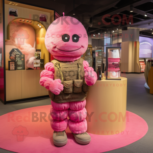 Pink Grenade mascotte...