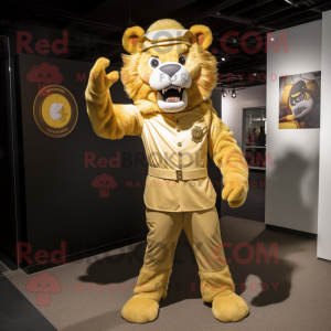 Gold Tamer Lion maskot...