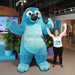 Cyan Giant Sloth maskot...