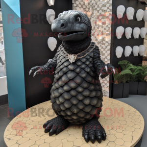 Black Pangolin mascotte...