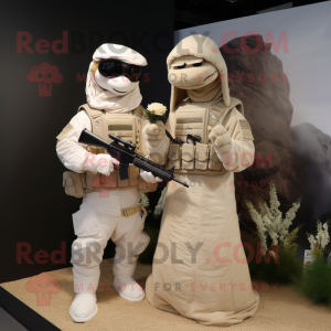 Beige Sniper maskot kostume...